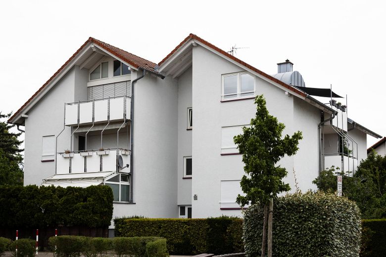 Helle 2-Zimmer-Dachgeschosswohnung mit Loggia – in gepflegtem Mehrfamilienhaus – Ansicht West