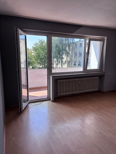 Acquisto per uso proprio, figli studenti o investimento a reddito, libera e disponibile a Colonia Höhenberg – 2. Zimmer