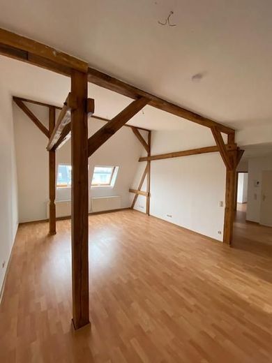 WG. taugliche 3-Wohnung in MD-Sudenburg ,ca 88m², im DG. Klimatisiert mit EBK. zu vermieten – Wohnzimmer zweite Ansicht.