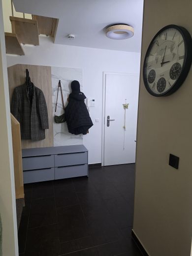 Hausgefühl statt Wohnung: Moderne 3-Zi.-Maisonette mit Garten, Terrasse & Balkon (BJ 2013) – Eingang