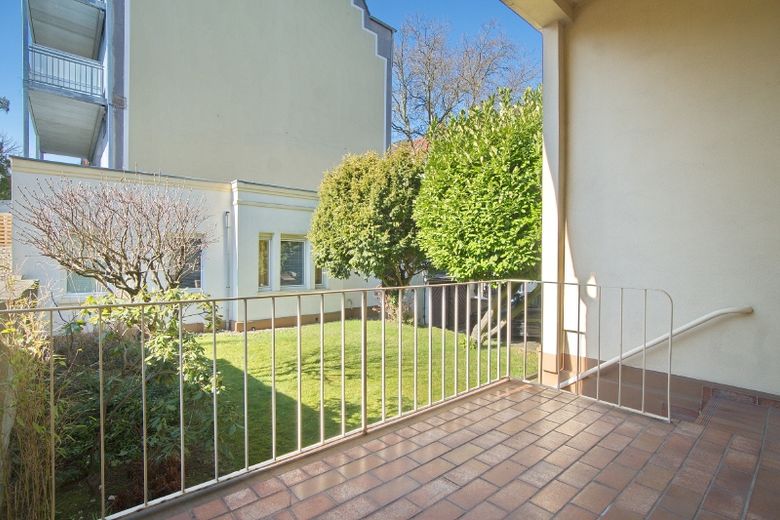 Rüttenscheid’de iç avluya açılan üstü kapalı verandası bulunan aydınlık, çok çekici ve geniş daire – 979964102aecdaea99f0142be4a39f1983fd7f35.jpg