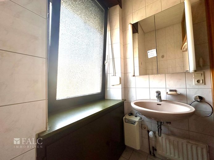 Preiswertes Familienhaus plus Baugrundstück! – Badezimmer