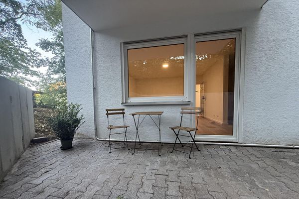Modern gerenoveerd 2-kamerappartement op de begane grond met groot terras op de Betzenberg