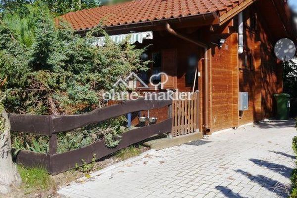 Casetta vacanze in tronchi da vendere per motivi di età al prezzo di €134.000