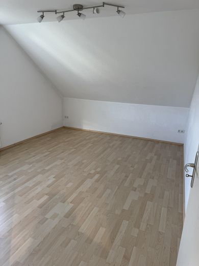 Apartamento abuhardillado de 3 habitaciones en Leinach – Schlafzimmer