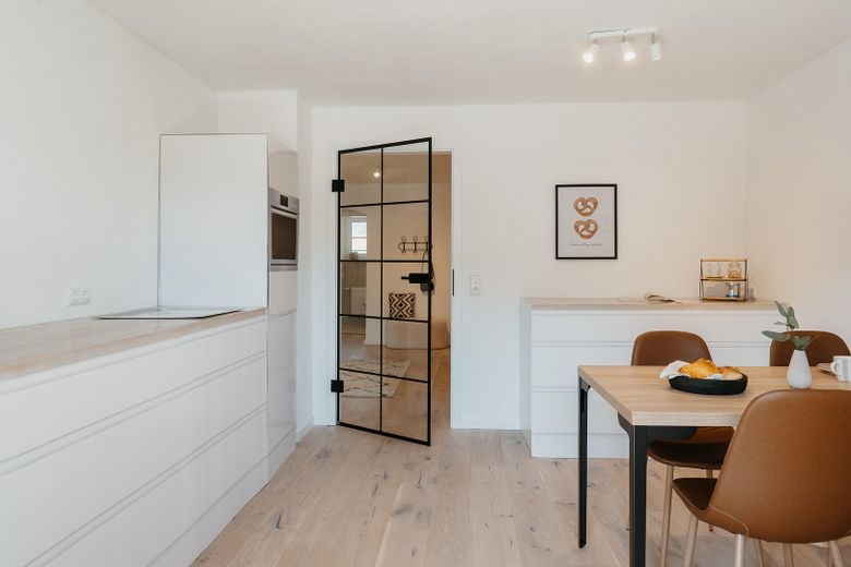 Erstbezug nach Sanierung | Helle 3,5-Zimmer-Wohnung mit Südbalkon (provisionsfrei & einzugsbereit) – Foto 2