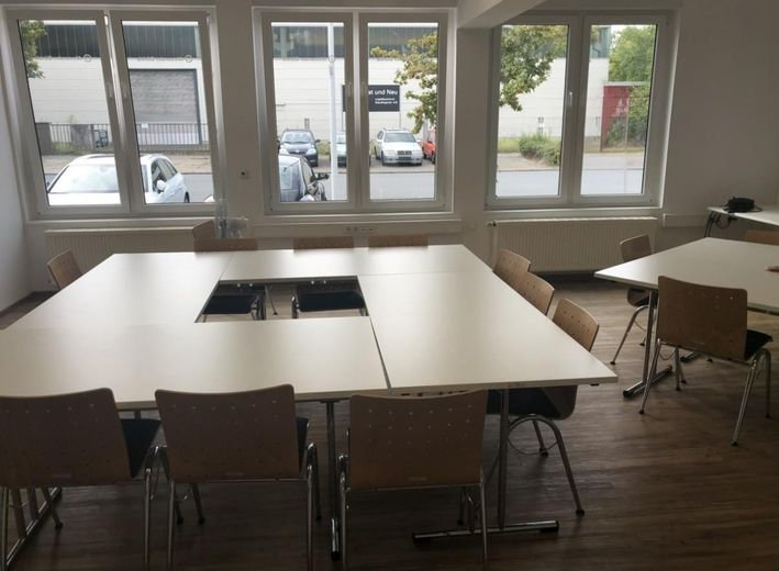 ca. 200qm Repräsentatives Büro oder Praxisfläche im EG mit Parkplätzen vor der Tür – Bürofläche
