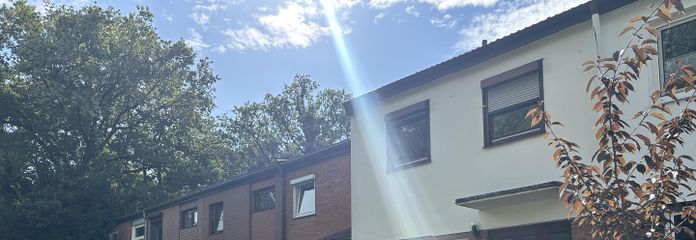 Gemoderniseerde rijwoning met warmtepomp, energielabel B en garage, zonder courtage