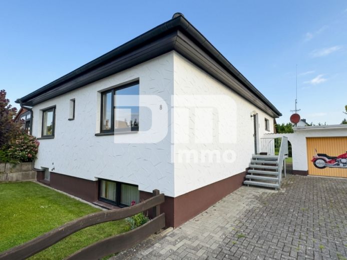 Solider Familien-Bungalow mit großem Potenzial in ruhiger Lage mit Wintergarten und Garage – फोटो 1