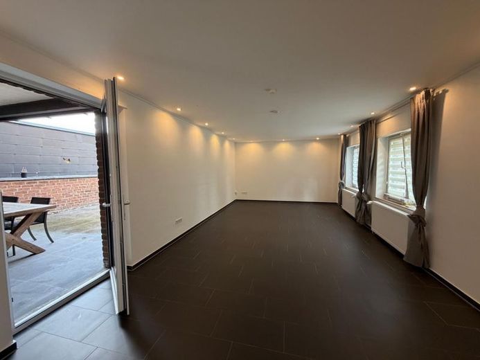 ***4-5-Zimmer Wohnung mit Garten*** – Wohnzimmer