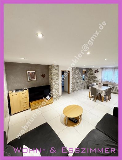 Charmante 3 Zimmer Wohnung in ruhiger Lage von Stuttgart-Hofen – Wohnzimmer 2-2