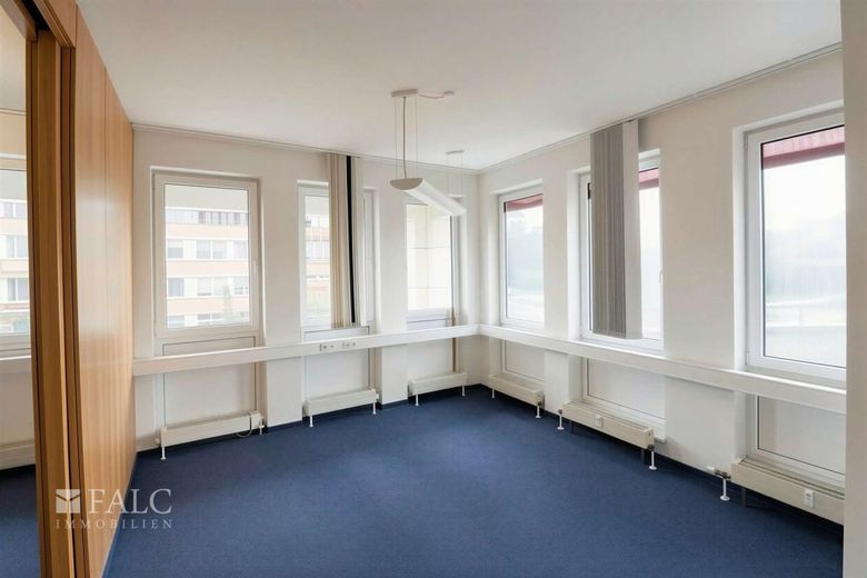 Helle Büroräume mit Entwicklungspotenzial zur Wohnnutzung – Büro