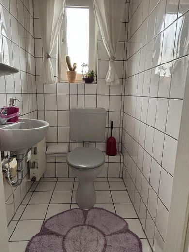 Ruhig wohnen in Feldrandlage: Doppelhaushälfte 5 Zi, 140 qm, Garage – Gäste WC im EG