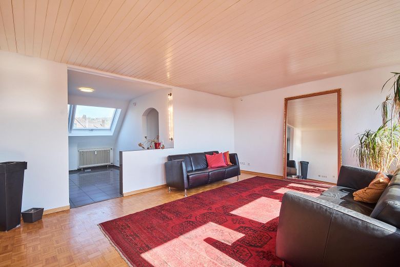 Gepflegte 4,5-Zimmerwohnung mit Stellplatz! !Provisionsfrei! – Wohnzimmer
