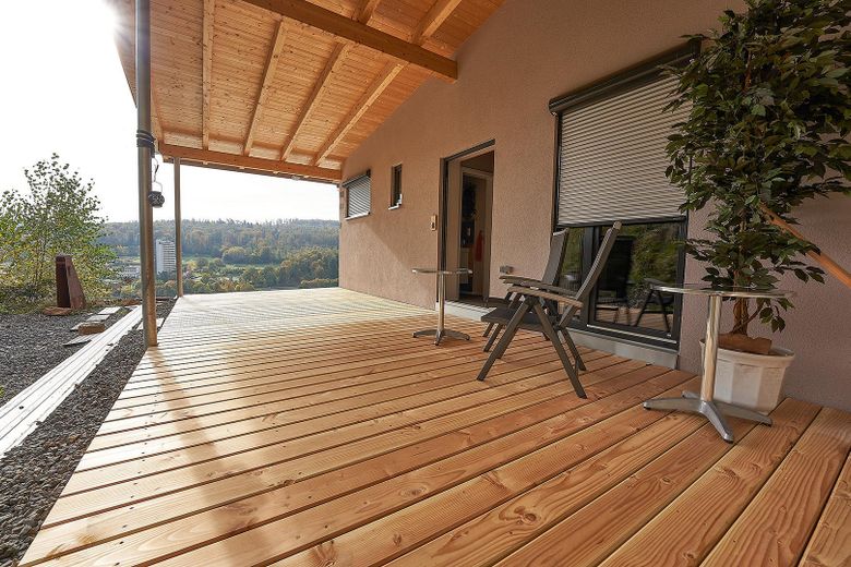 Ostseite Holzterrasse