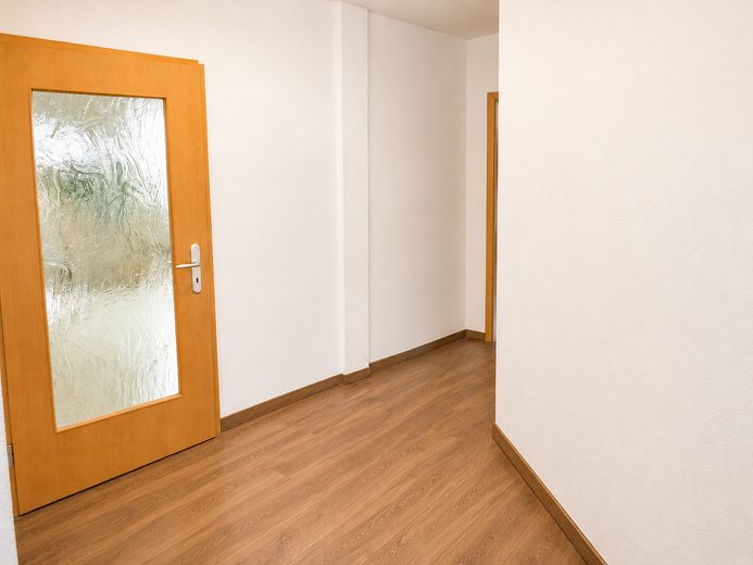 Clevere Kapitalanlage: Charmante 1-Zimmer-Wohnung in der Nähe historischer Kirche – Flur 
