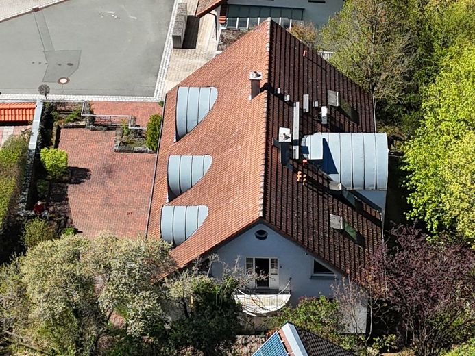 Einzigartiges Architektenhaus mit Aufzug, Panoramaterrasse und exklusivem Komfort in 95326 Kulmbach! – Ostansicht