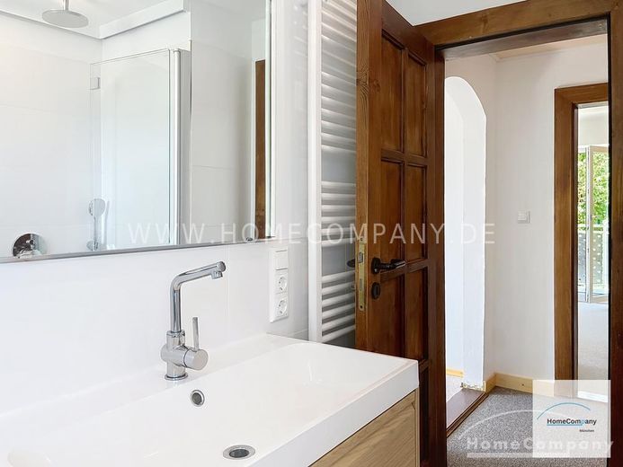 Appartement de 3 pièces lumineux et agréablement meublé avec terrasse sur le toit – 39b9951ad99f08b1f0a35f8ab3d165e56c88cd36.jpg