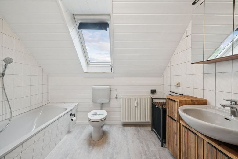 Attraktives Mehrfamilienhaus - Flexibles Wohnkonzept für Eigennutzer und Anleger – WE03: Badezimmer