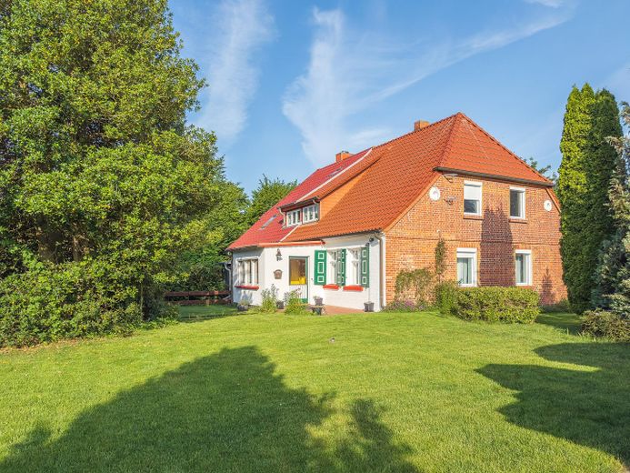 Kapitänshaus inkl. Baurecht für weiteres FH/EFH – Kapitänshaus/Frontansicht