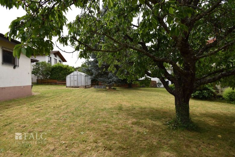 Ruhige Lage mit großem Grundstück – Garten