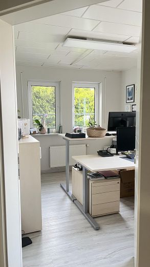 Einfamilienwohnhaus mit Doppelgarage und großem Garten - Privatverkauf – Zimmer (Büro)