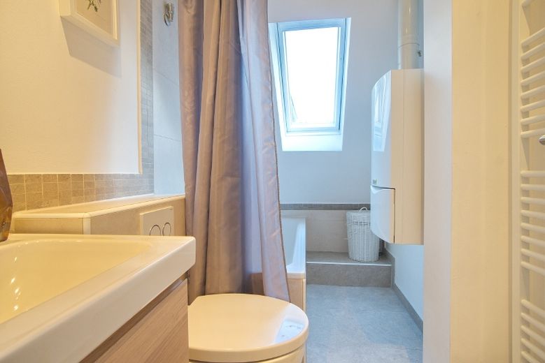 Schöne möblierte Wohnung mitten in der City von Essen und ruhig gelegen, Internet möglich, PKW-Stellplatz möglich. – ba0f9844a2444aee43cdfcae97be7c554e58d9e5.jpg