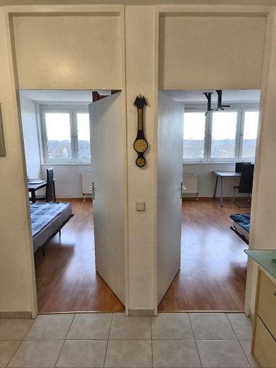 Yeni yenilenmiş 3 odalı kat mülkiyetli daire, 75 m², 7. kat, balkonlu, tamamen mobilyalı, 145.950 € – Flur