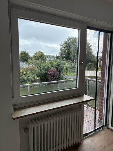 Schöne, renovierte 2 Zimmer- Wohnung mit Balkon – Foto 5