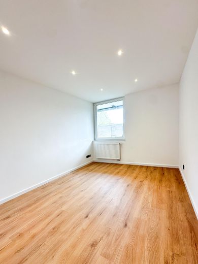 komisyonsuz: sakin konumda ve düşük aidatlı aydınlık 3 odalı daire – Schlafzimmer