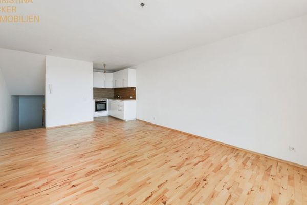 Tadilat sonrası ilk kullanım: Nieder-Roden’de geniş manzaralı ve loggialı modern 2 odalı dubleks daire