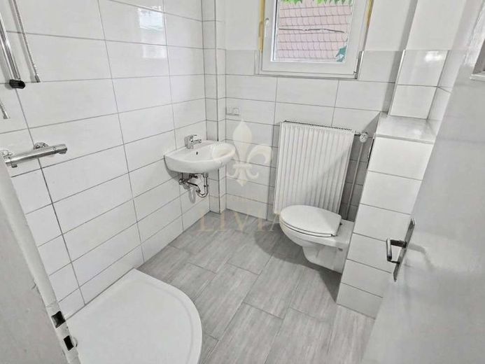 Attraente appartamento al piano terra di ca. 68 m² con posto auto in garage – Foto 1