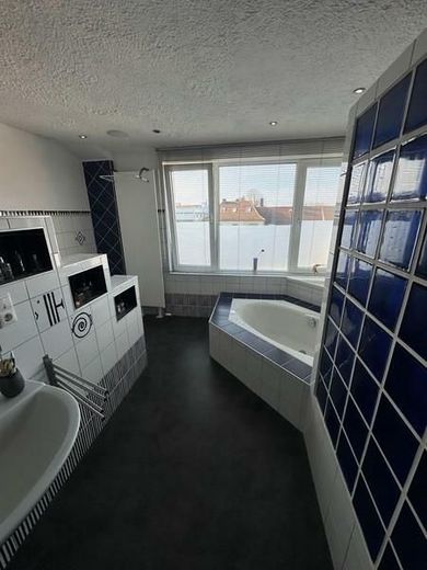 Traumhaftes LOFT mit großer ELW und gehobener Ausstattung wartet auf den klugen KÄUFER! – 15 Bad mit Eckwanne