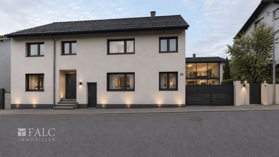 Zweifamilienhaus mit Sanierungspotential in Östringen – Außenansicht