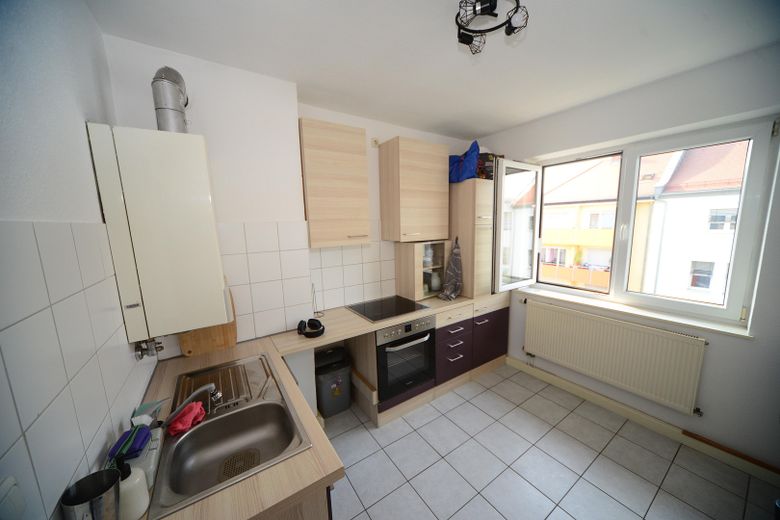 2 Zimmer Wohnung m. Echtholz Parkett EBK, ideal für Single oder Paar. 4. OG rechts – Küche