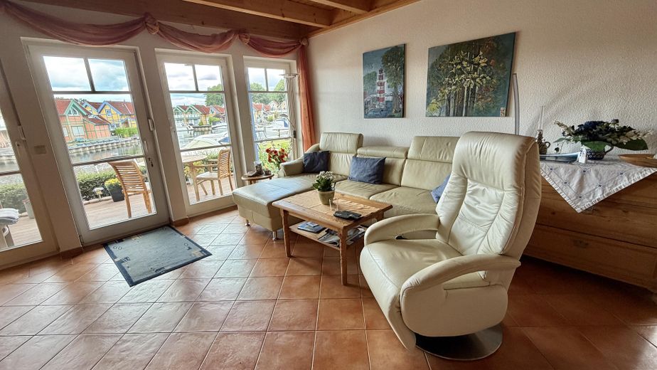 Casa de vacaciones con embarcadero propio en Hafendorf Rheinsberg – Wohnbereich Sitzgruppe
