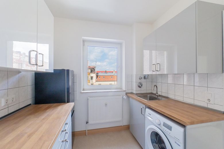 schöne 2-Zimmer-Wohnung mit Küche / Newly renovated – Foto 4