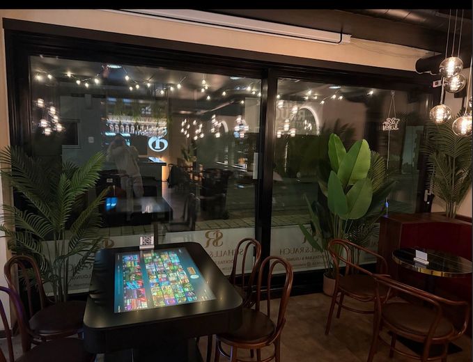 „Nowo wyremontowany bar-lounge w Ludwigsburgu – elastyczne wykorzystanie – poszukiwany nowy najemca” – Eingangsbereich/Fensterfront