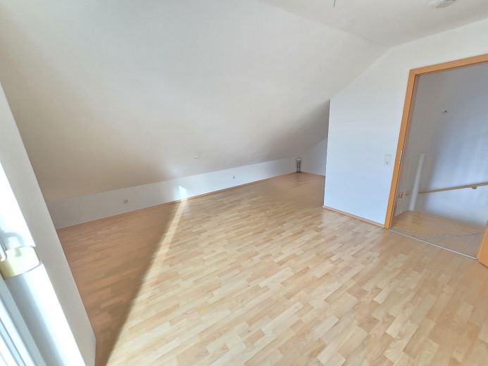 Moderne 4-5 Zimmer-Maisonette-Whng. in Filderstadt-Plattenhardt – Schlafzimmer oben 2