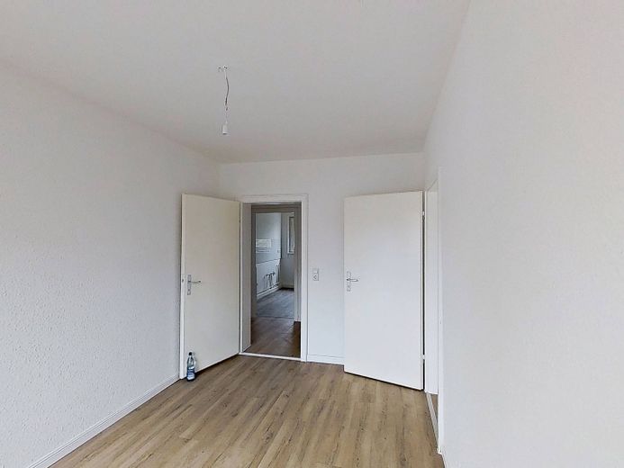 Großzügiges Wohnen: Helle 4-Zi.-Wohnung mit Balkon – Ansicht II: Schlafzimmer III
