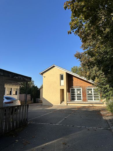 Posizione unica: edificio commerciale e casa unifamiliare direttamente al confine svizzero, presso la stazione ferroviaria – Gewerbehaus