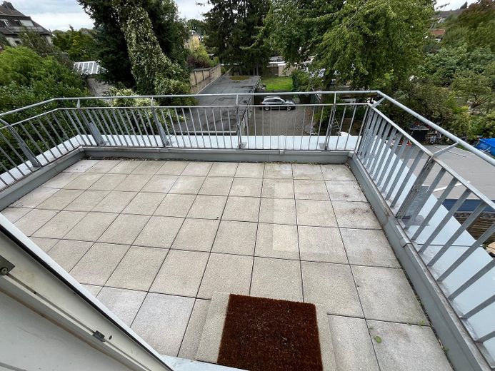 4-Zi-Geschosswohnung, teilmöbeliert mit Dachterrasse – Dachterrasse