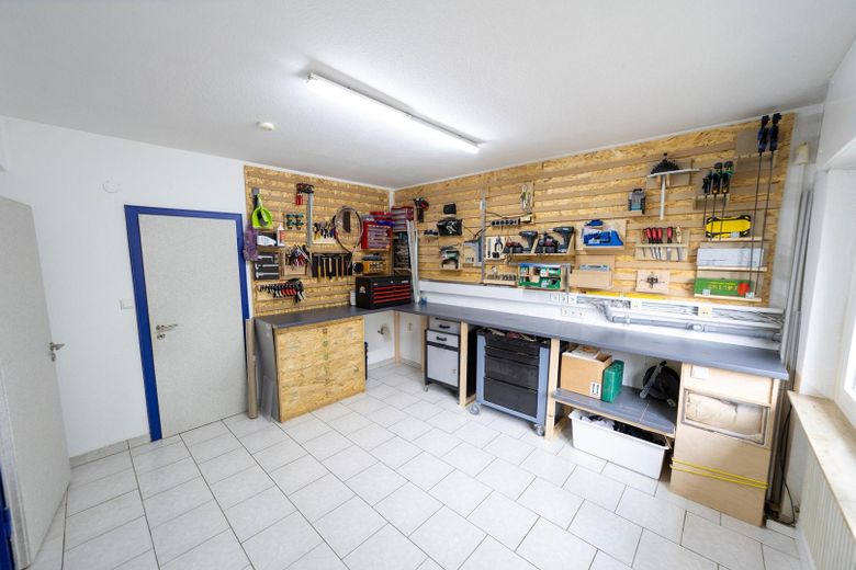 Im Grünen leben - mitten im Zentrum (maklerfrei)  - inkl. 85qm Einliegerwohnung – Werkstatt / Wohnraum 3