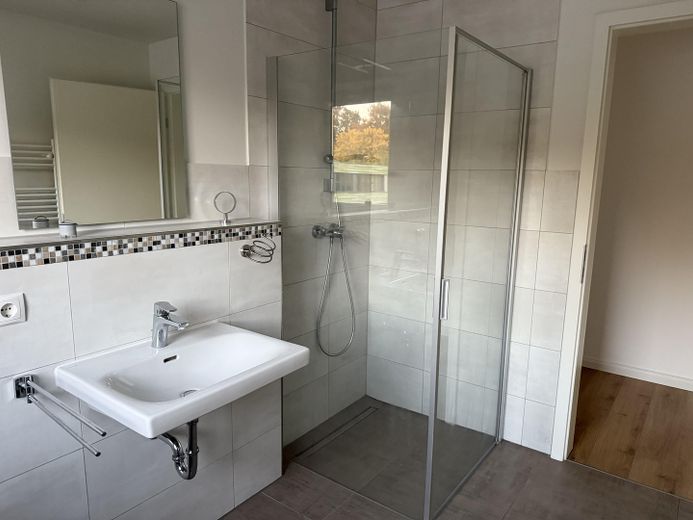 Moderne und Großzügige 2-Zimmer-Wohnung mit Balkon im Herzen von Pinneberg – Foto 7