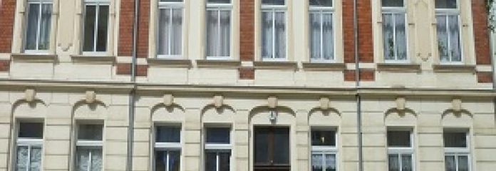 Amplio apartamento de 3 habitaciones en un edificio antiguo