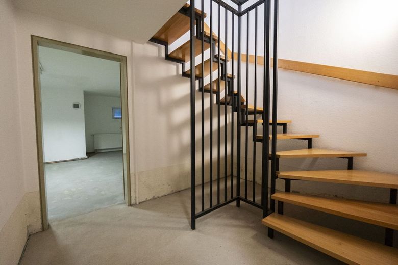 Vollunterkellertes Reihenhaus in ruhiger Stadtrandlage mit Garten und separater Garage – Flur Keller