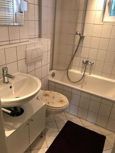 Möblierte komfortable 2,5 Zi. Wohnung EG “zentral und doch ruhig“ – Bad Teil 2