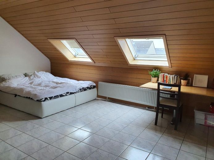 Schönes Haus mit vier Zimmern in Main-Taunus-Kreis, Hattersheim am Main – Dachgeschoß