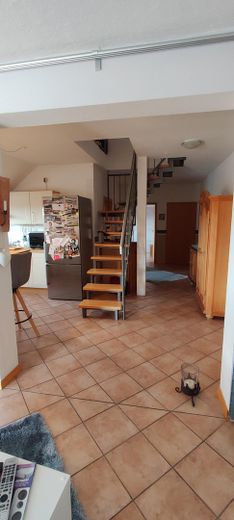 Bellissimo appartamento mansardato di circa 81,00 m² in vendita a Wunstorf / Luthe – Blick vom Wohnzimmer zum Flur
