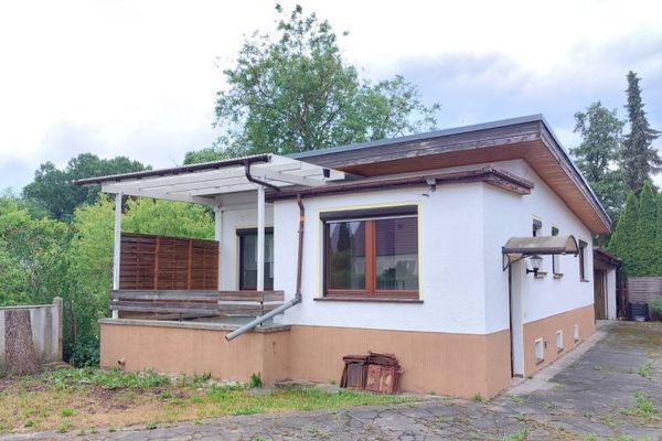 ¡Se vende parcela versátil con vivienda y antiguo inmueble comercial en Forst (Lausitz)!